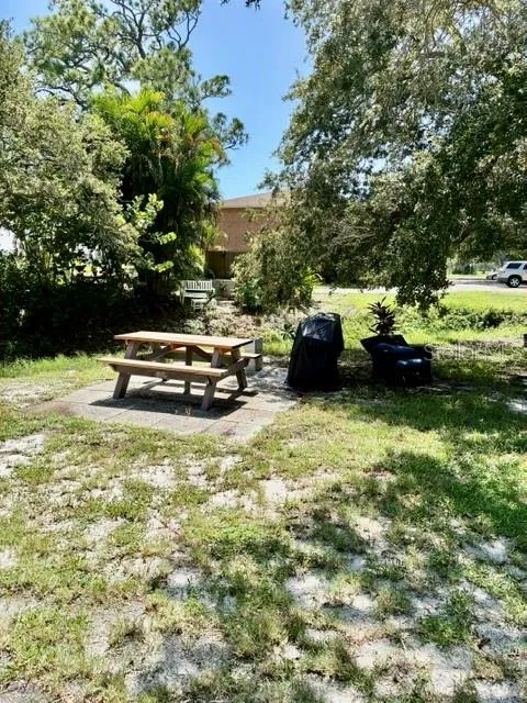 211 AIRPORT AVENUE W #111 Venice, FL 34285