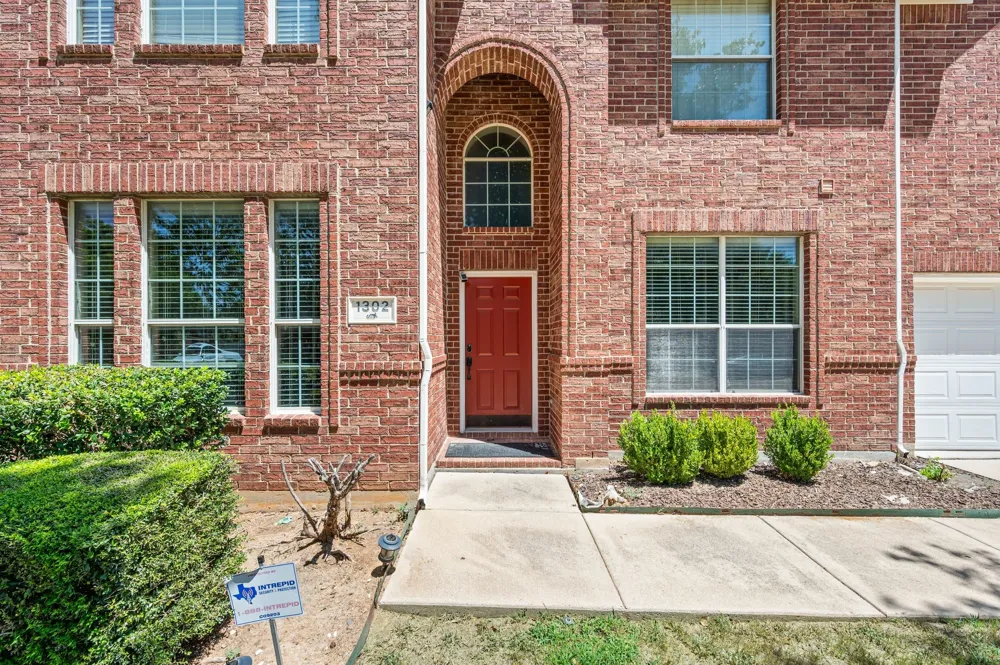 1302 Parkside Drive Mansfield, TX 76063