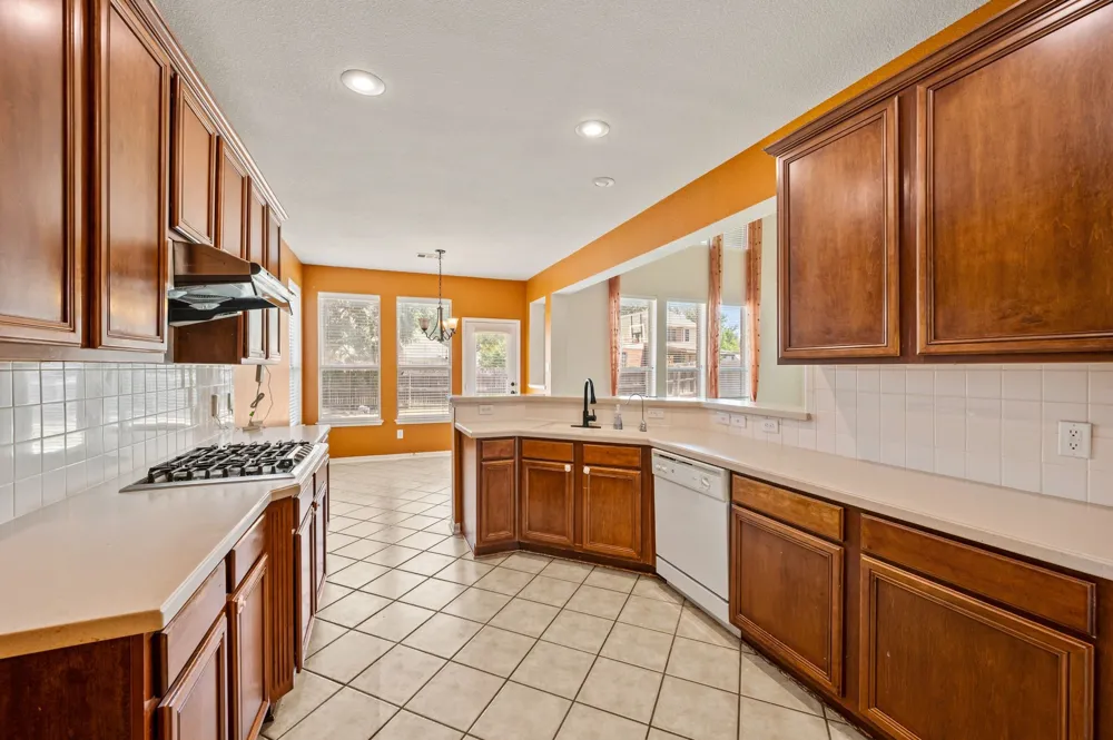 1302 Parkside Drive Mansfield, TX 76063