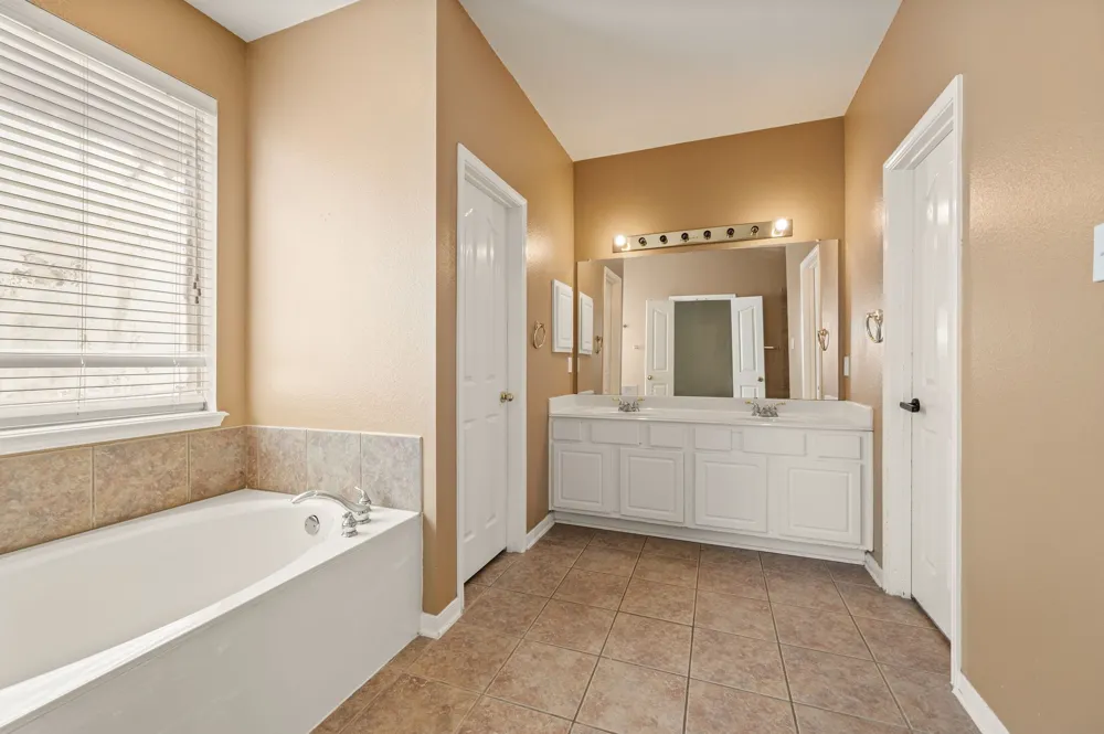 1302 Parkside Drive Mansfield, TX 76063