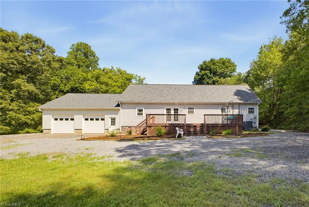 3636 Shacktown Road Yadkinville, NC 27055