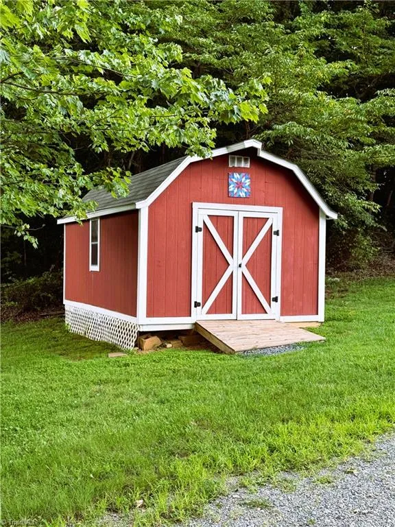 1094 Traphill Union Road Traphill, NC 28685