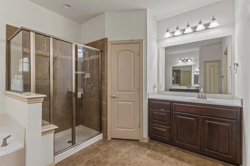 4940 Empire Way Irving, TX 75038