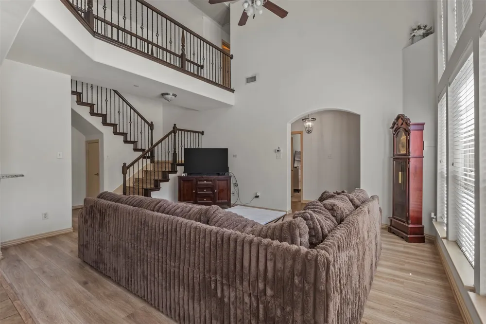 4940 Empire Way Irving, TX 75038