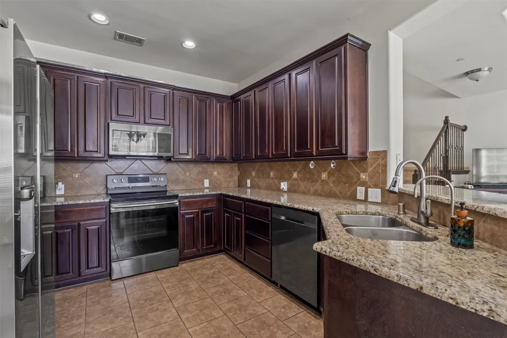 4940 Empire Way Irving, TX 75038