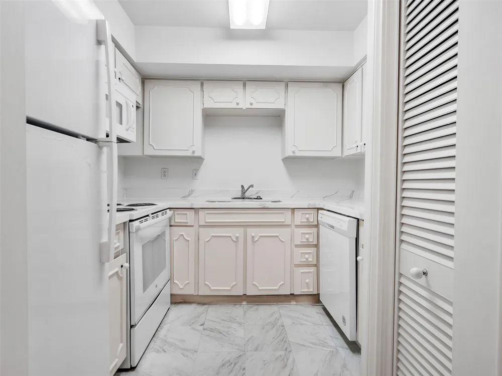 5050 Ambassador Way #218 Houston, TX 77056