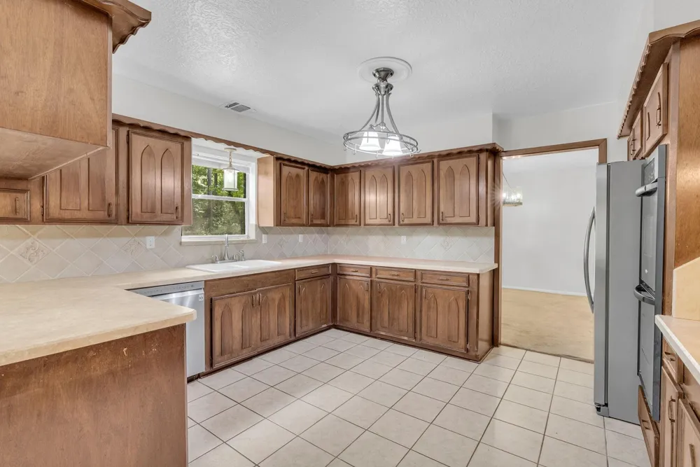 33102 Rollingwood Drive Pinehurst, TX 77362