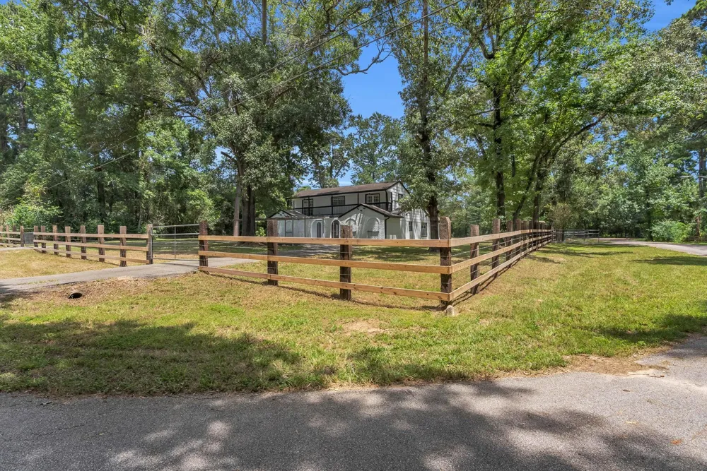 33102 Rollingwood Drive Pinehurst, TX 77362