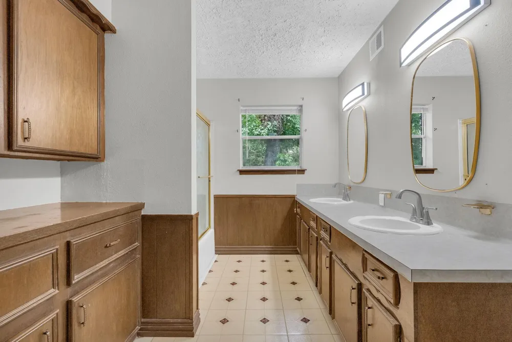 33102 Rollingwood Drive Pinehurst, TX 77362
