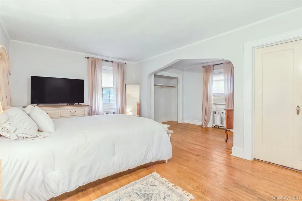 254 E Argyle Street Valley Stream, NY 11580