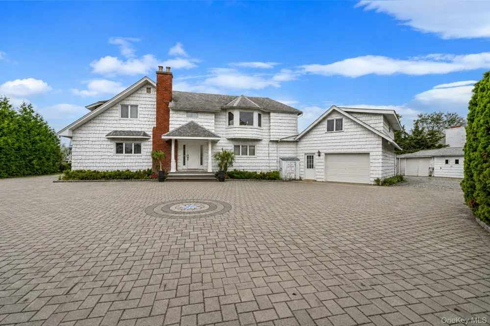 64 Mowbray Avenue Bay Shore, NY 11706