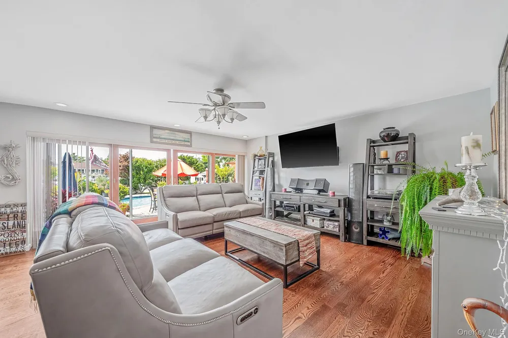 64 Mowbray Avenue Bay Shore, NY 11706
