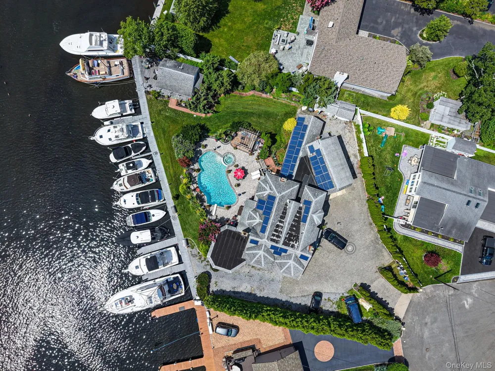 64 Mowbray Avenue Bay Shore, NY 11706