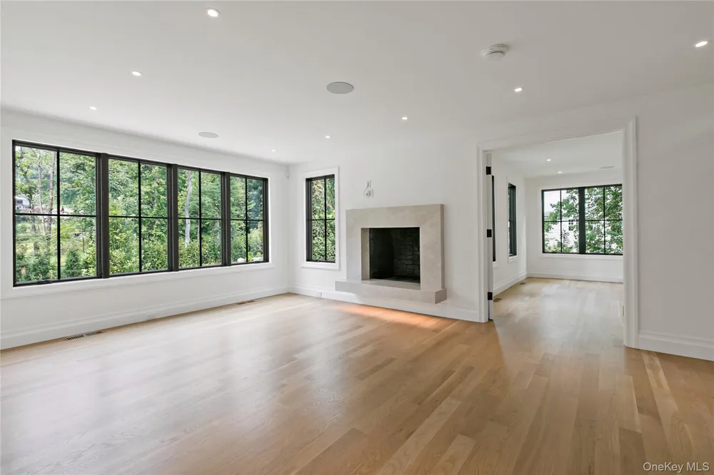 14 Kolbert Drive Scarsdale, NY 10583
