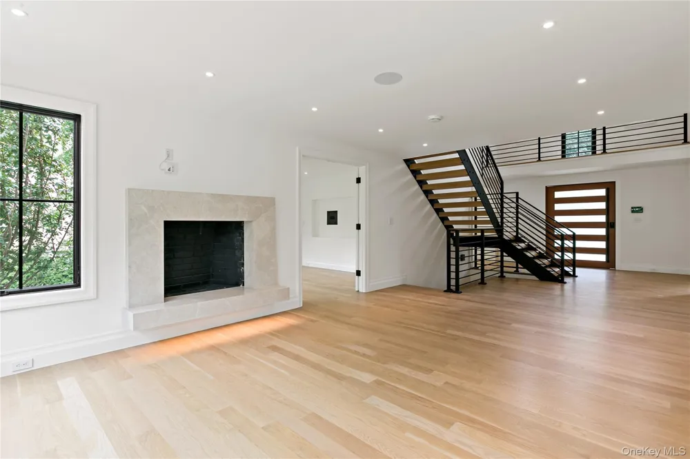 14 Kolbert Drive Scarsdale, NY 10583