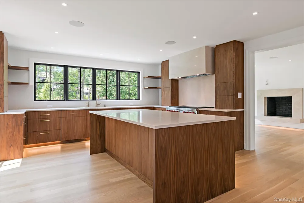 14 Kolbert Drive Scarsdale, NY 10583