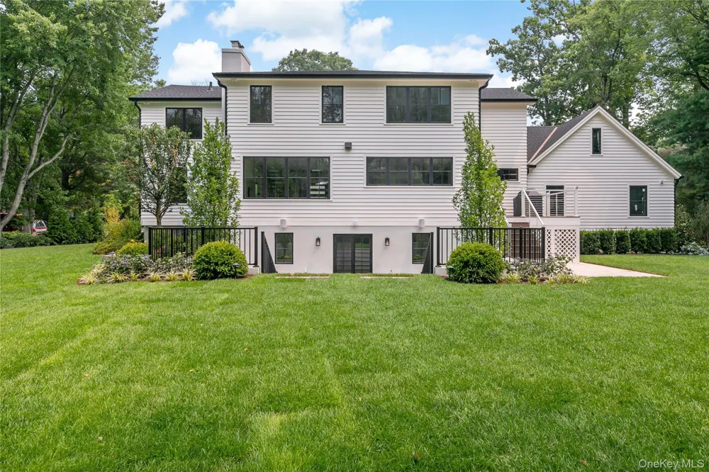 14 Kolbert Drive Scarsdale, NY 10583