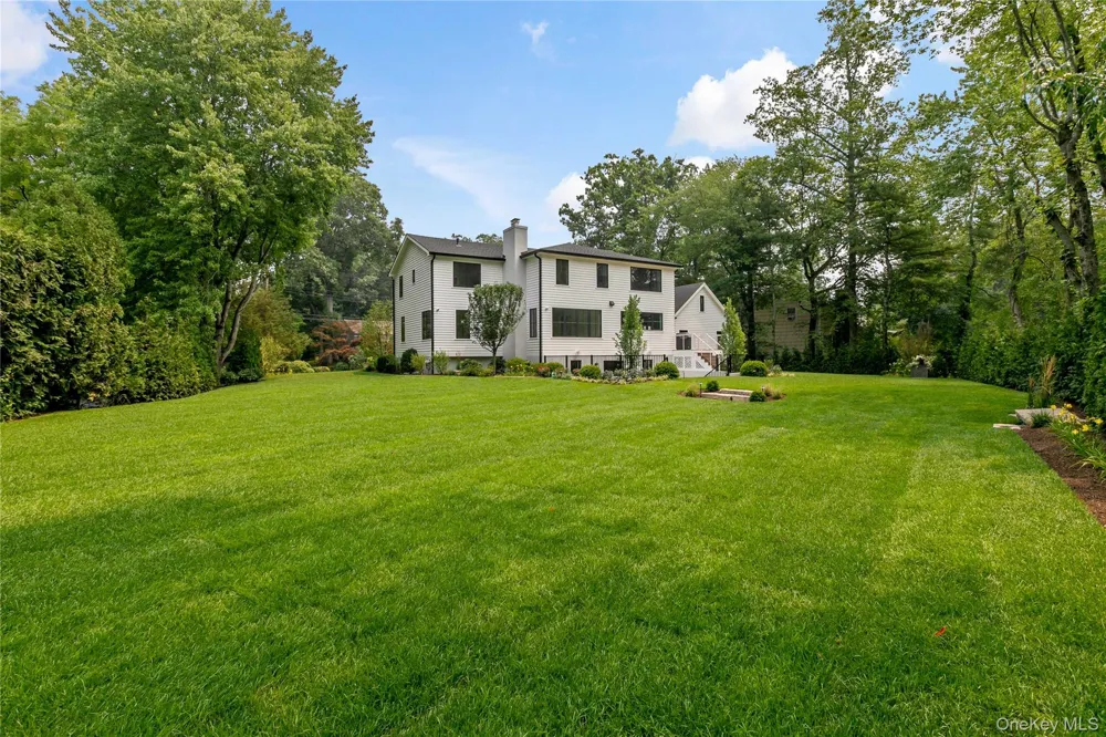 14 Kolbert Drive Scarsdale, NY 10583