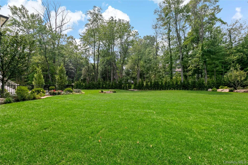 14 Kolbert Drive Scarsdale, NY 10583