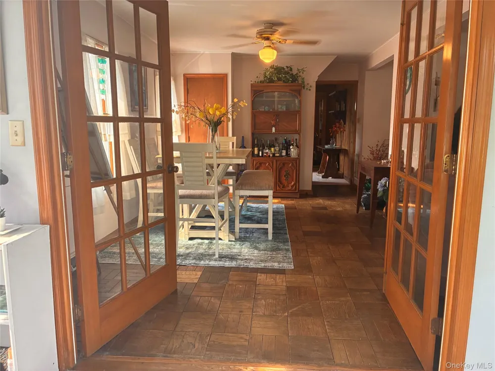 305 Bayville Avenue Bayville, NY 11709