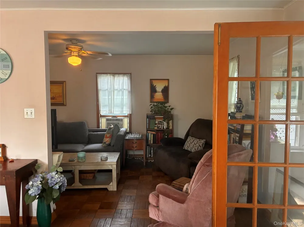 305 Bayville Avenue Bayville, NY 11709
