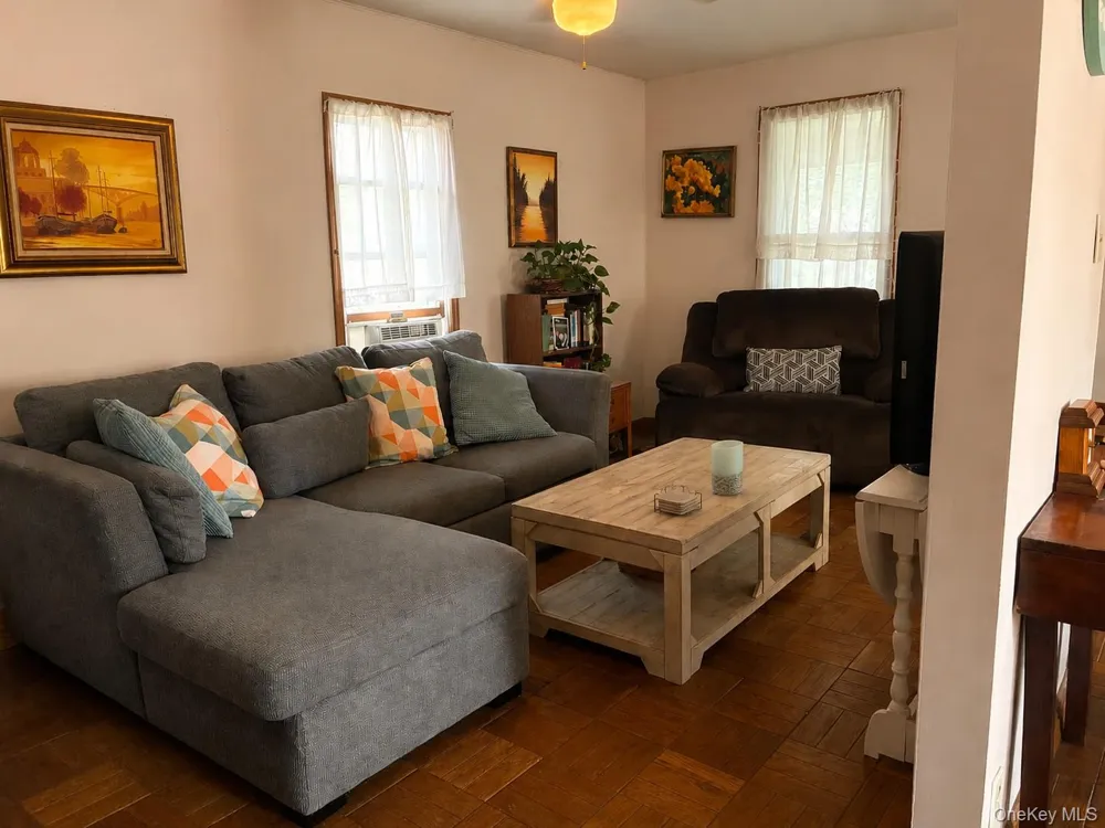 305 Bayville Avenue Bayville, NY 11709