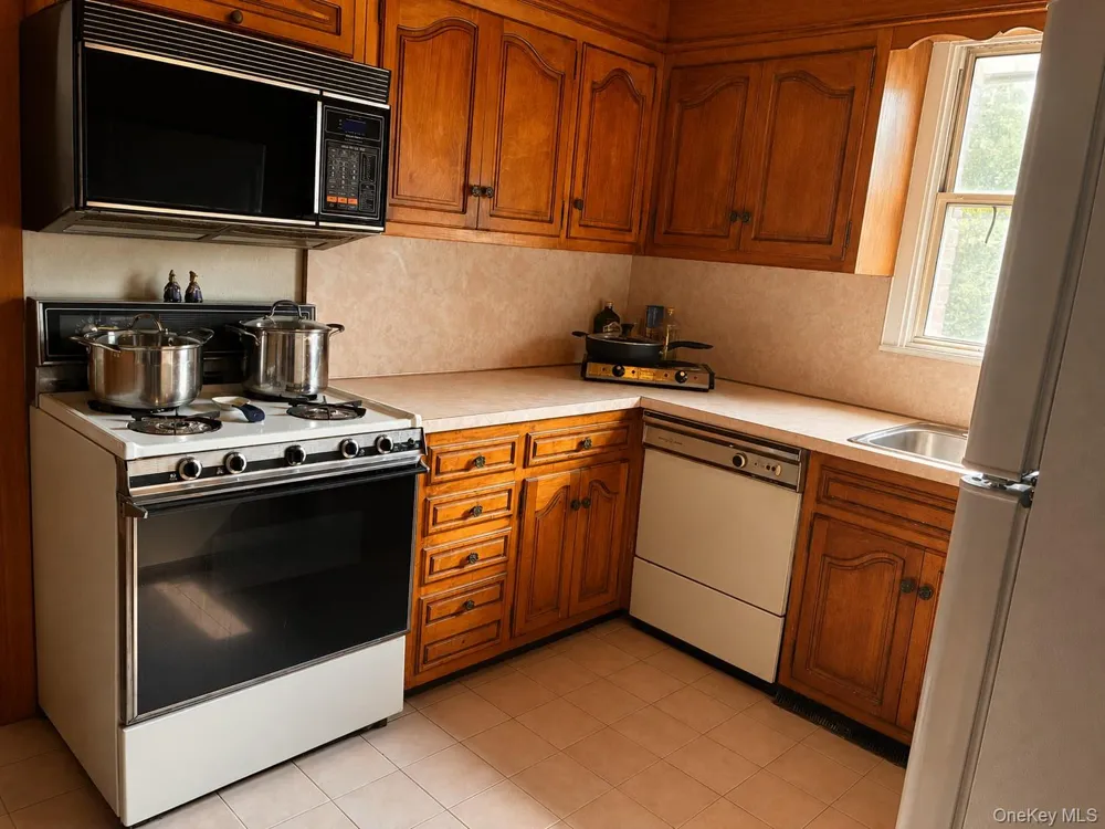 305 Bayville Avenue Bayville, NY 11709