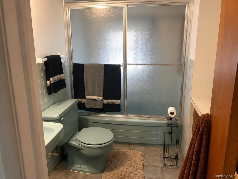 305 Bayville Avenue Bayville, NY 11709