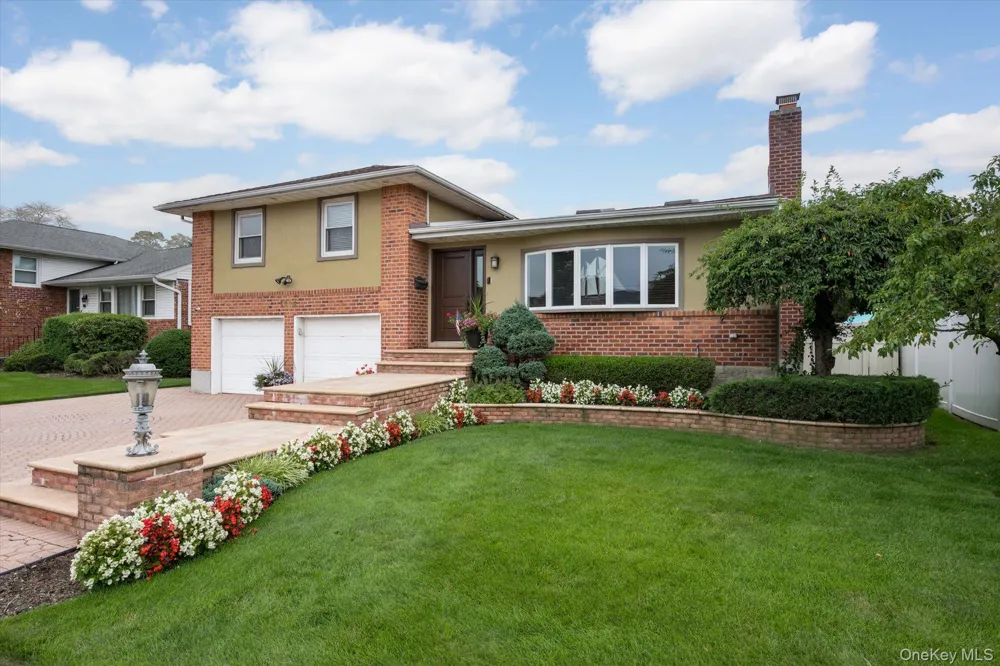 1118 Howard Drive Westbury, NY 11590