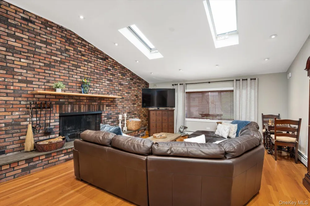 1118 Howard Drive Westbury, NY 11590
