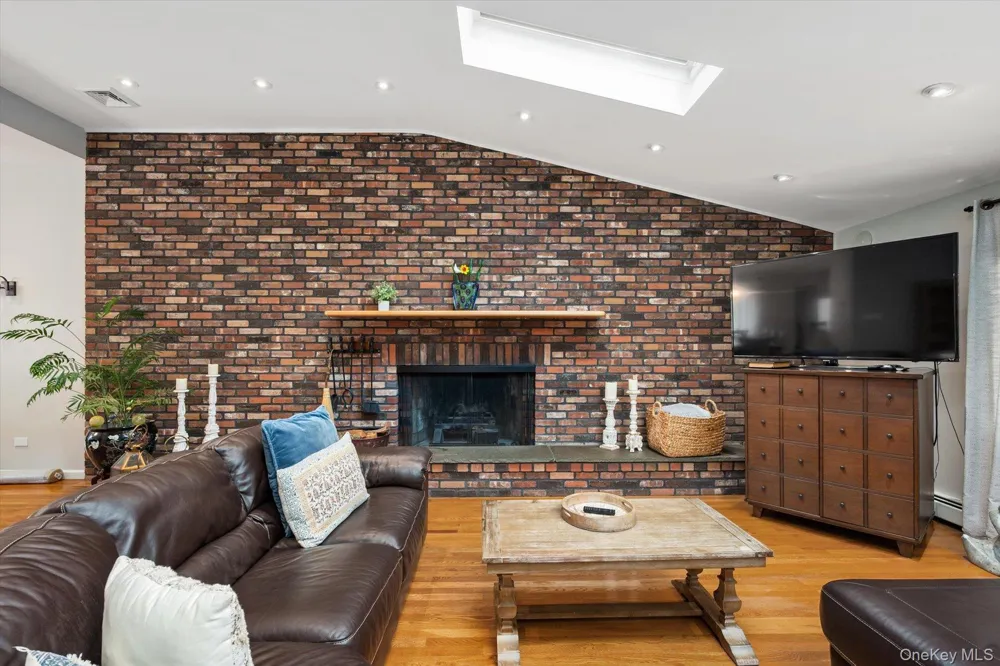 1118 Howard Drive Westbury, NY 11590