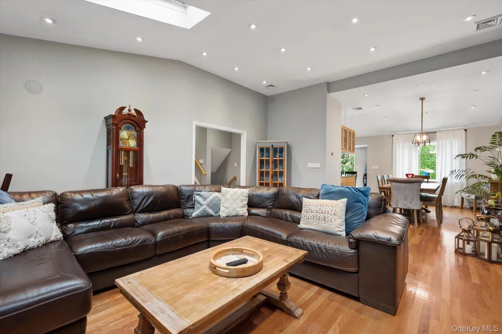 1118 Howard Drive Westbury, NY 11590