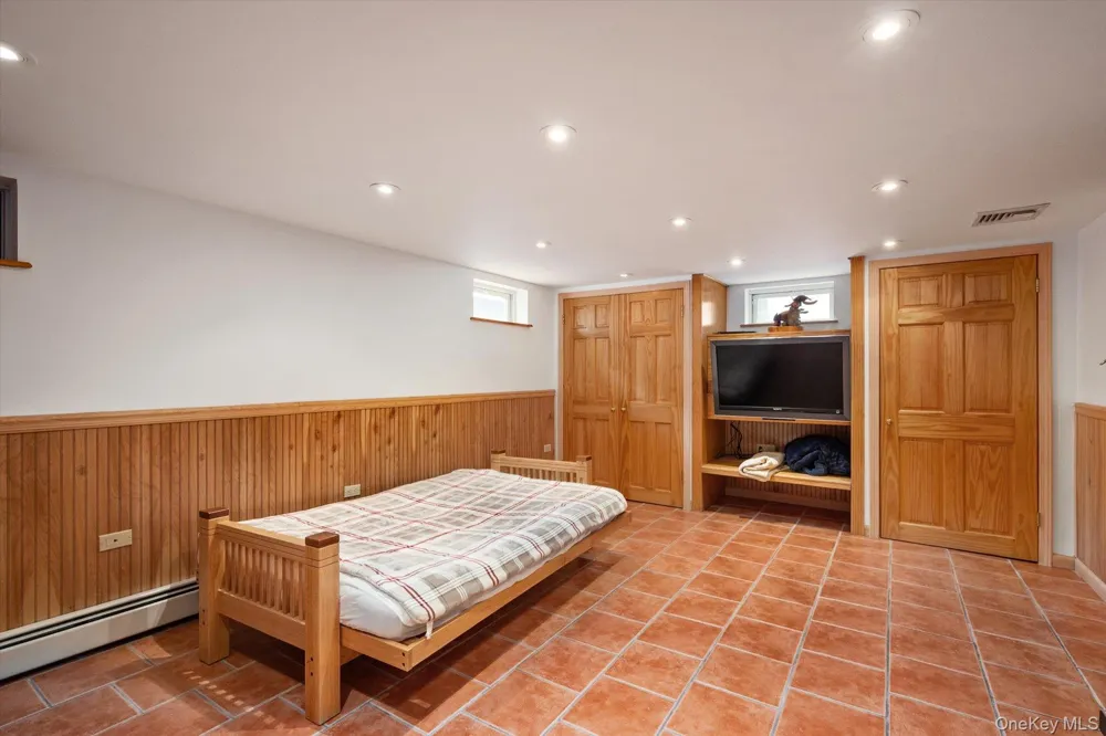 1118 Howard Drive Westbury, NY 11590