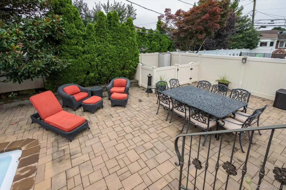 1118 Howard Drive Westbury, NY 11590