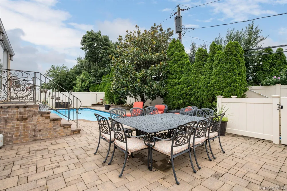 1118 Howard Drive Westbury, NY 11590