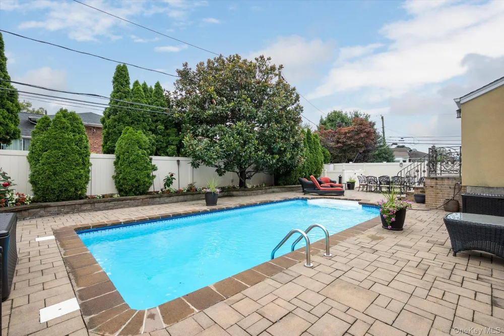 1118 Howard Drive Westbury, NY 11590