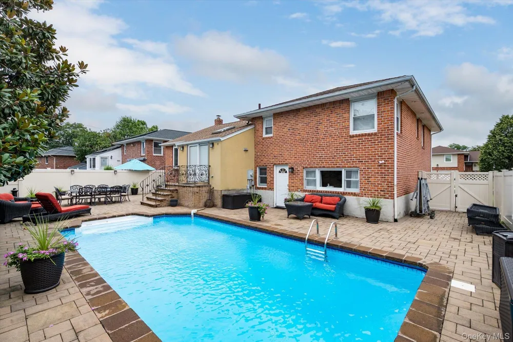 1118 Howard Drive Westbury, NY 11590