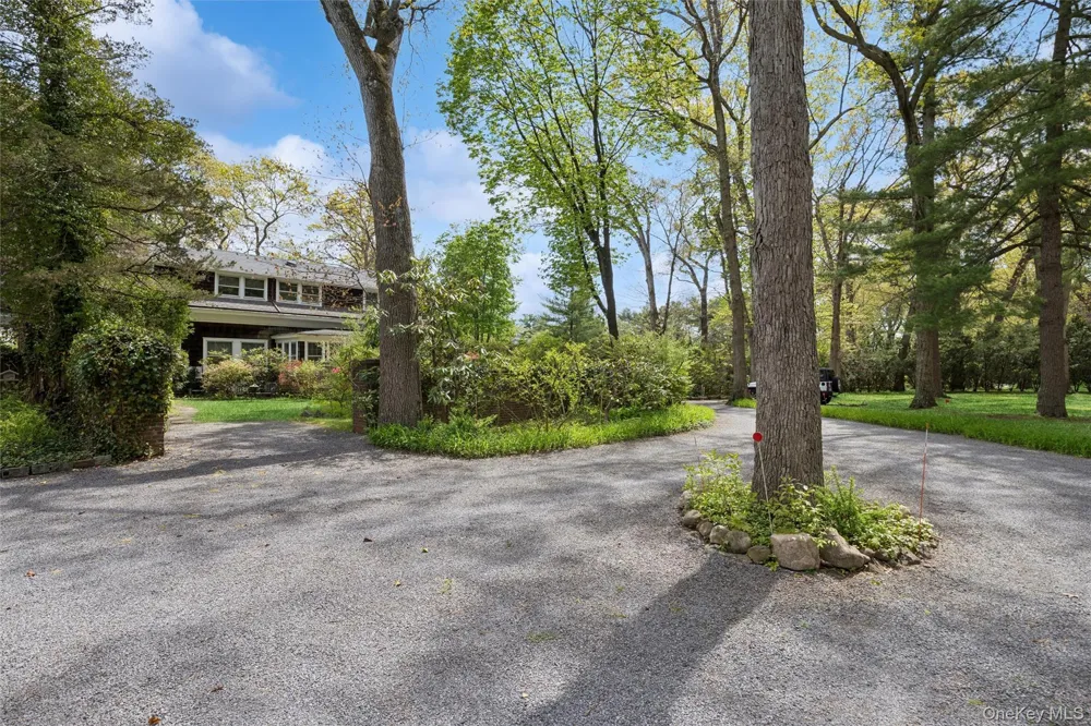 208A Wheatley Road Old Westbury, NY 11568