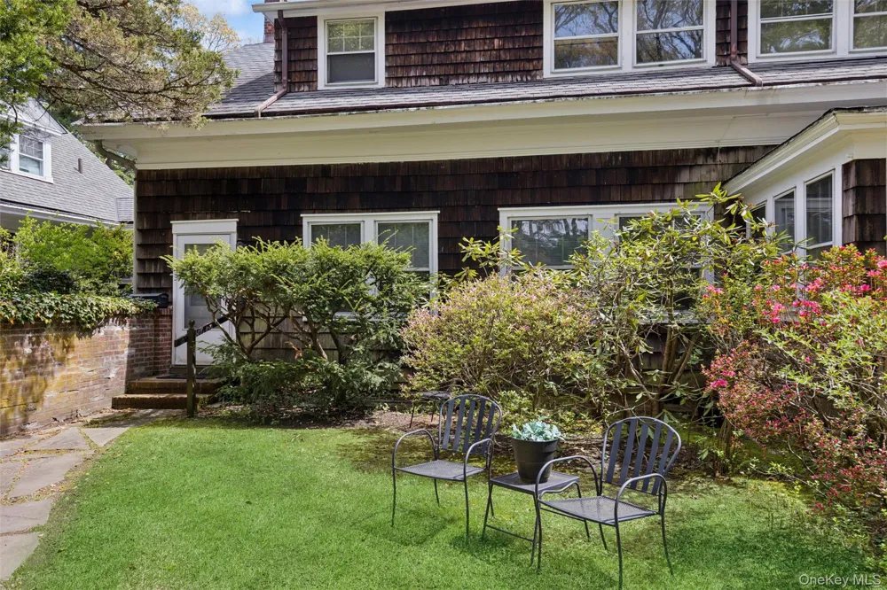 208A Wheatley Road Old Westbury, NY 11568