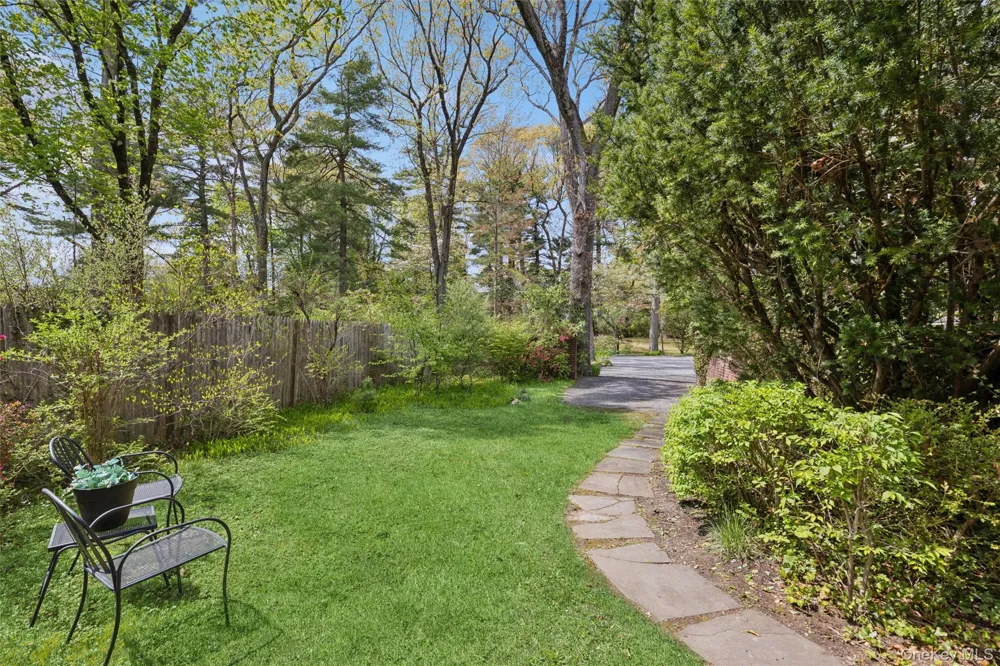 208A Wheatley Road Old Westbury, NY 11568