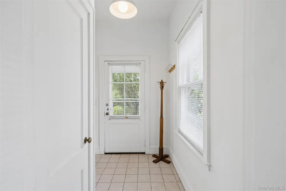 208A Wheatley Road Old Westbury, NY 11568