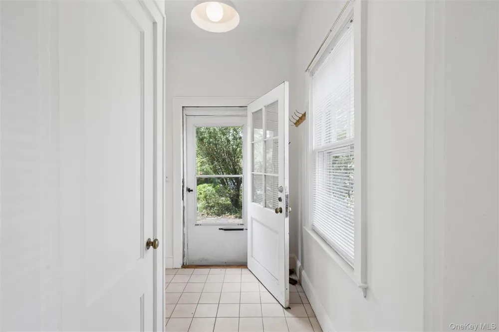 208A Wheatley Road Old Westbury, NY 11568