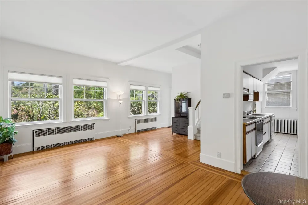 208A Wheatley Road Old Westbury, NY 11568