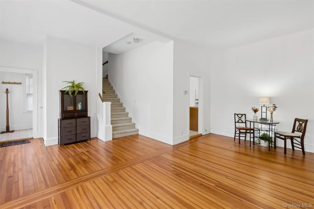 208A Wheatley Road Old Westbury, NY 11568