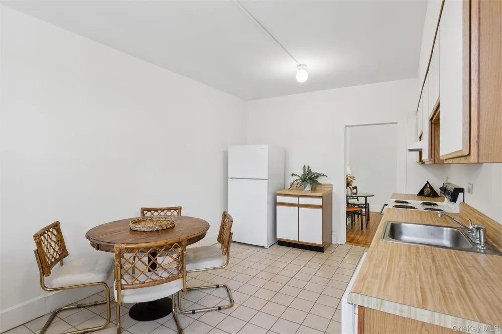 208A Wheatley Road Old Westbury, NY 11568
