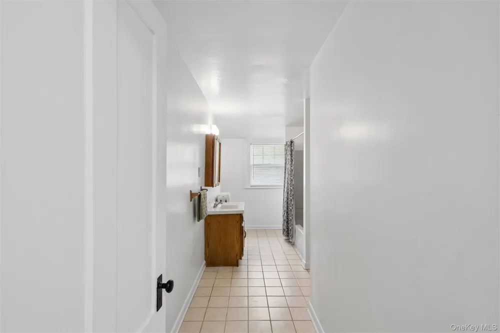 208A Wheatley Road Old Westbury, NY 11568