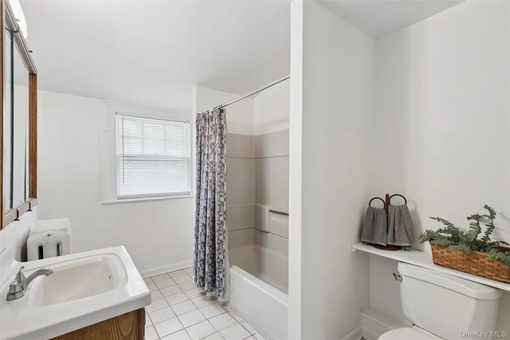 208A Wheatley Road Old Westbury, NY 11568