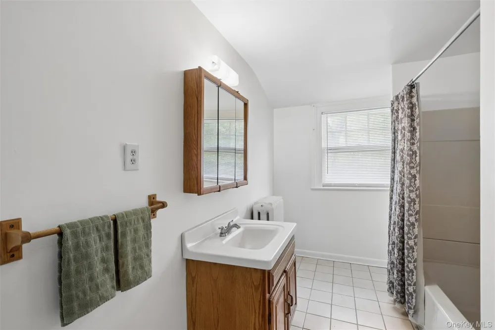 208A Wheatley Road Old Westbury, NY 11568