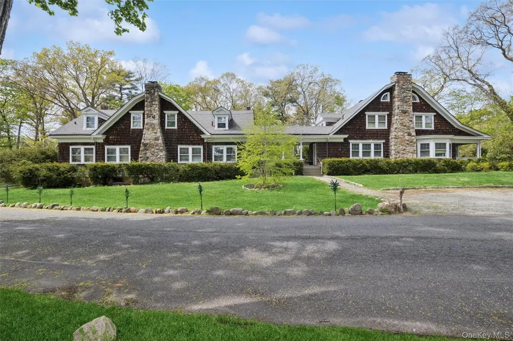 208A Wheatley Road Old Westbury, NY 11568