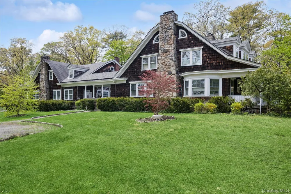 208A Wheatley Road Old Westbury, NY 11568